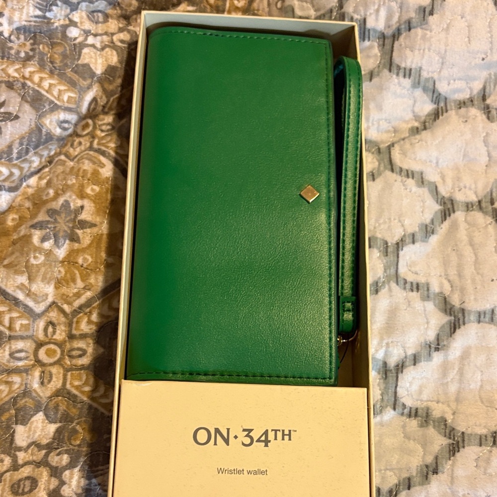 ON 34TH Green Wristlet Wallet